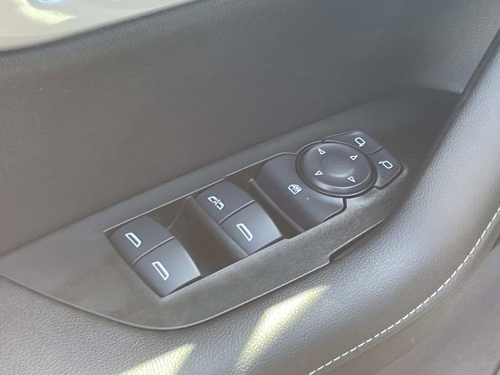 Used 2025 Chevrolet Blazer LT w/ Convenience Package image 16