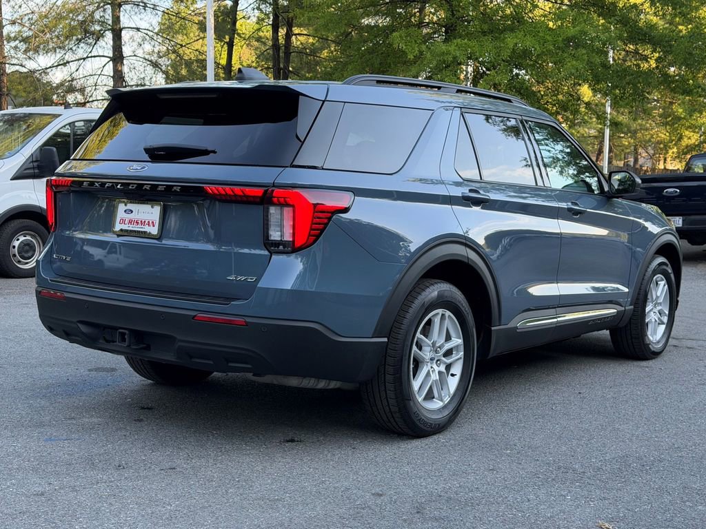Used 2025 Ford Explorer Active AWD/4WD image 7