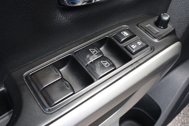 Used 2023 Nissan Titan SV AWD/4WD image 17