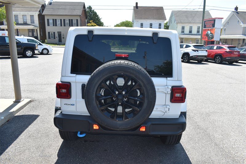 Used 2024 Jeep Wrangler Unlimited Sahara w/ Technology Group AWD/4WD image 5