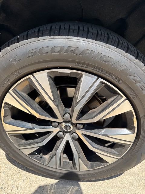 Used 2025 Volvo XC60 B5 Plus image 21