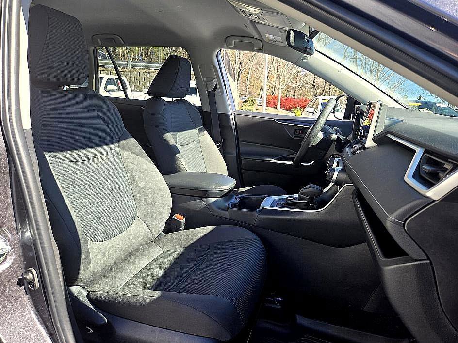 Used 2025 Toyota RAV4 LE image 17