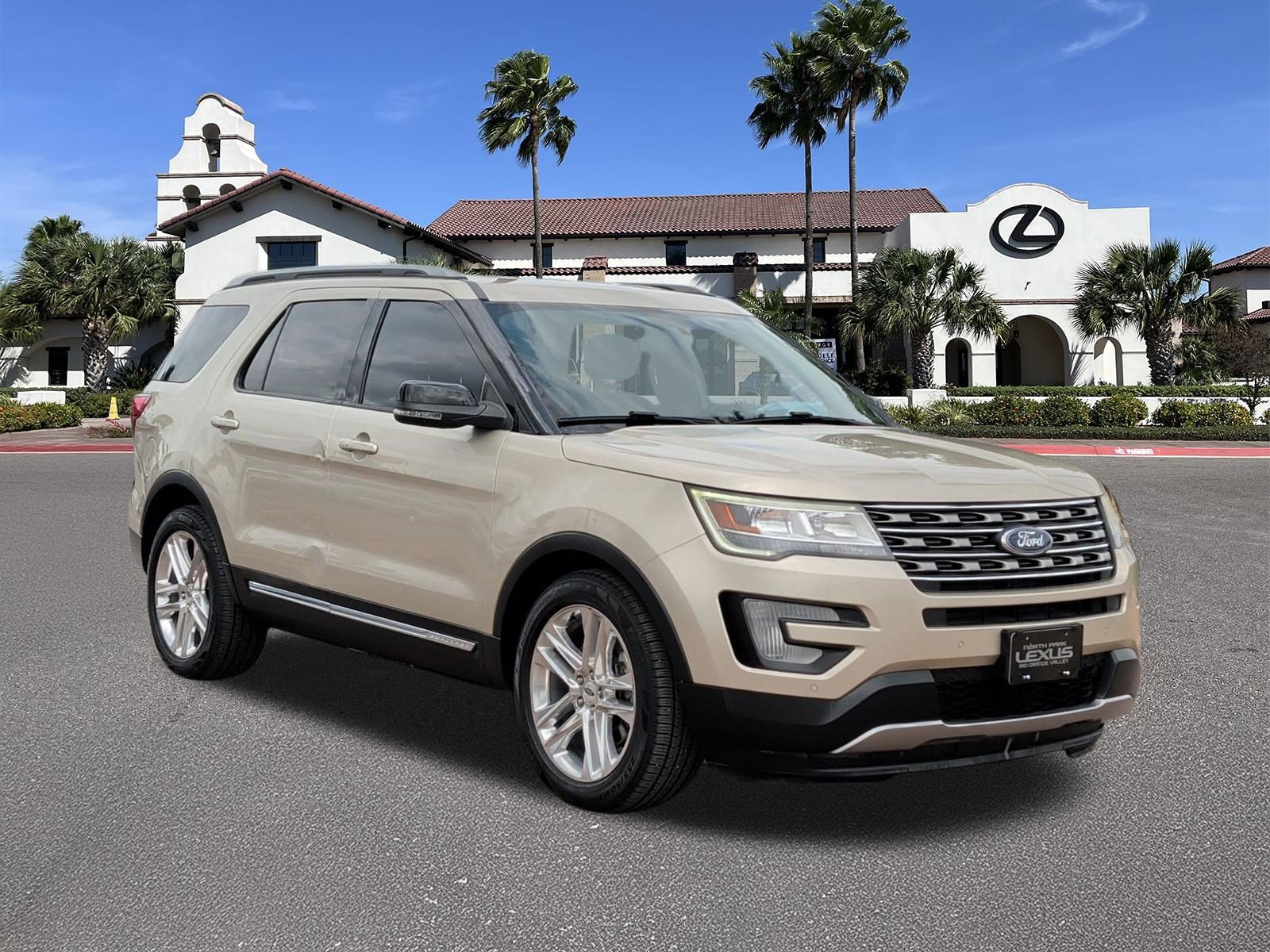 Used 2017 Ford Explorer XLT w/ Equipment Group 202A FWD image 1