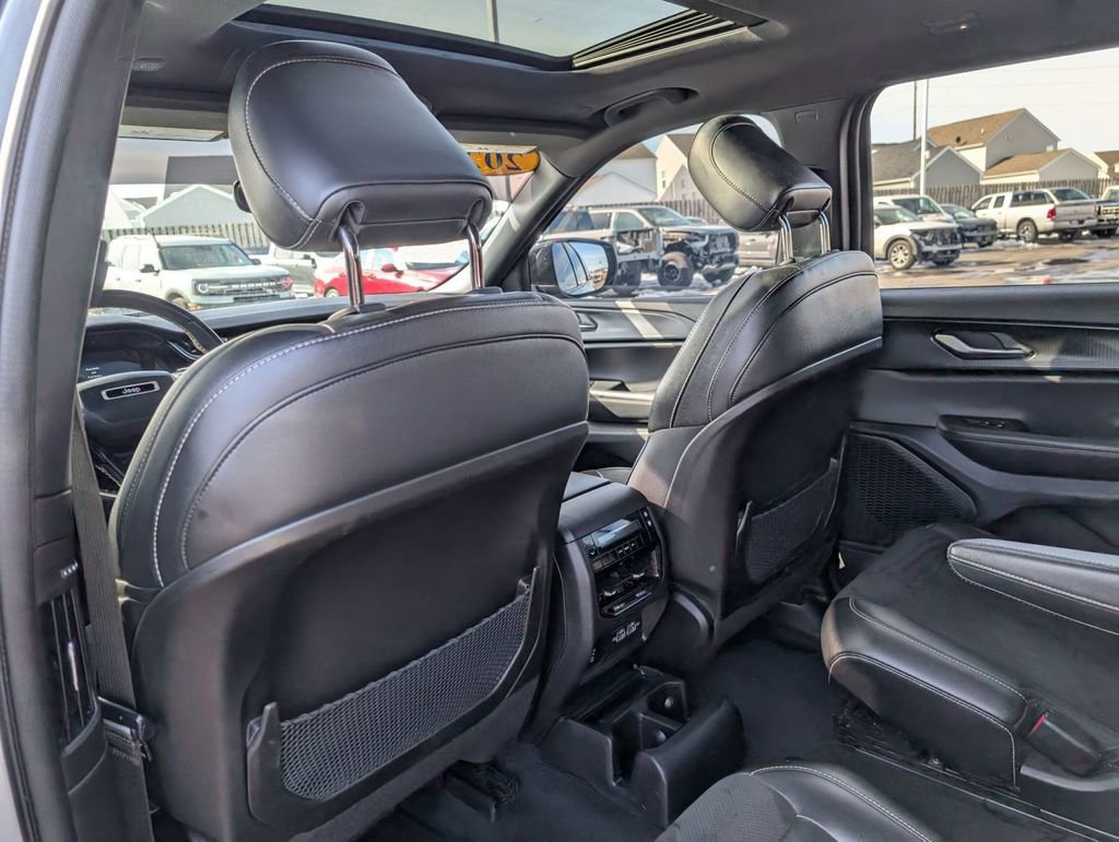 Used 2024 Jeep Grand Cherokee L Altitude image 40