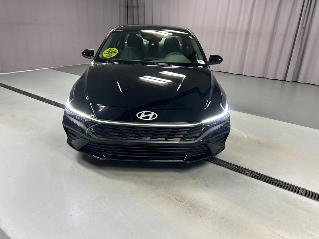 Used 2026 Hyundai Elantra SE FWD video 2