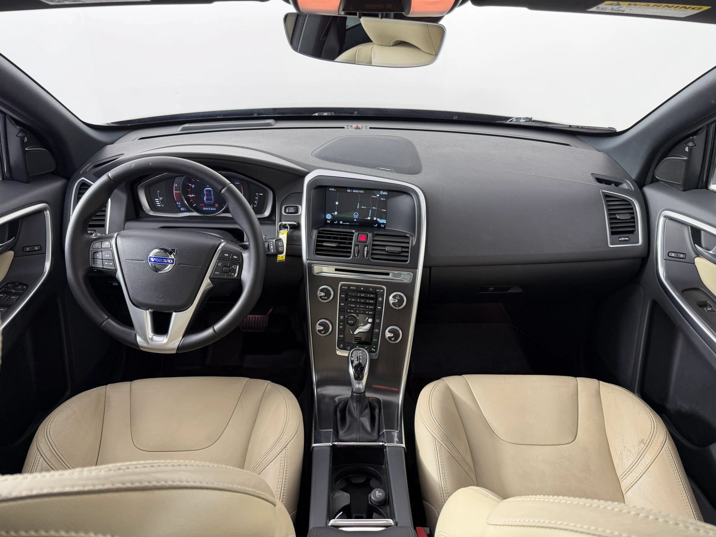 Used 2016 Volvo XC60 T6 Platinum FWD image 11