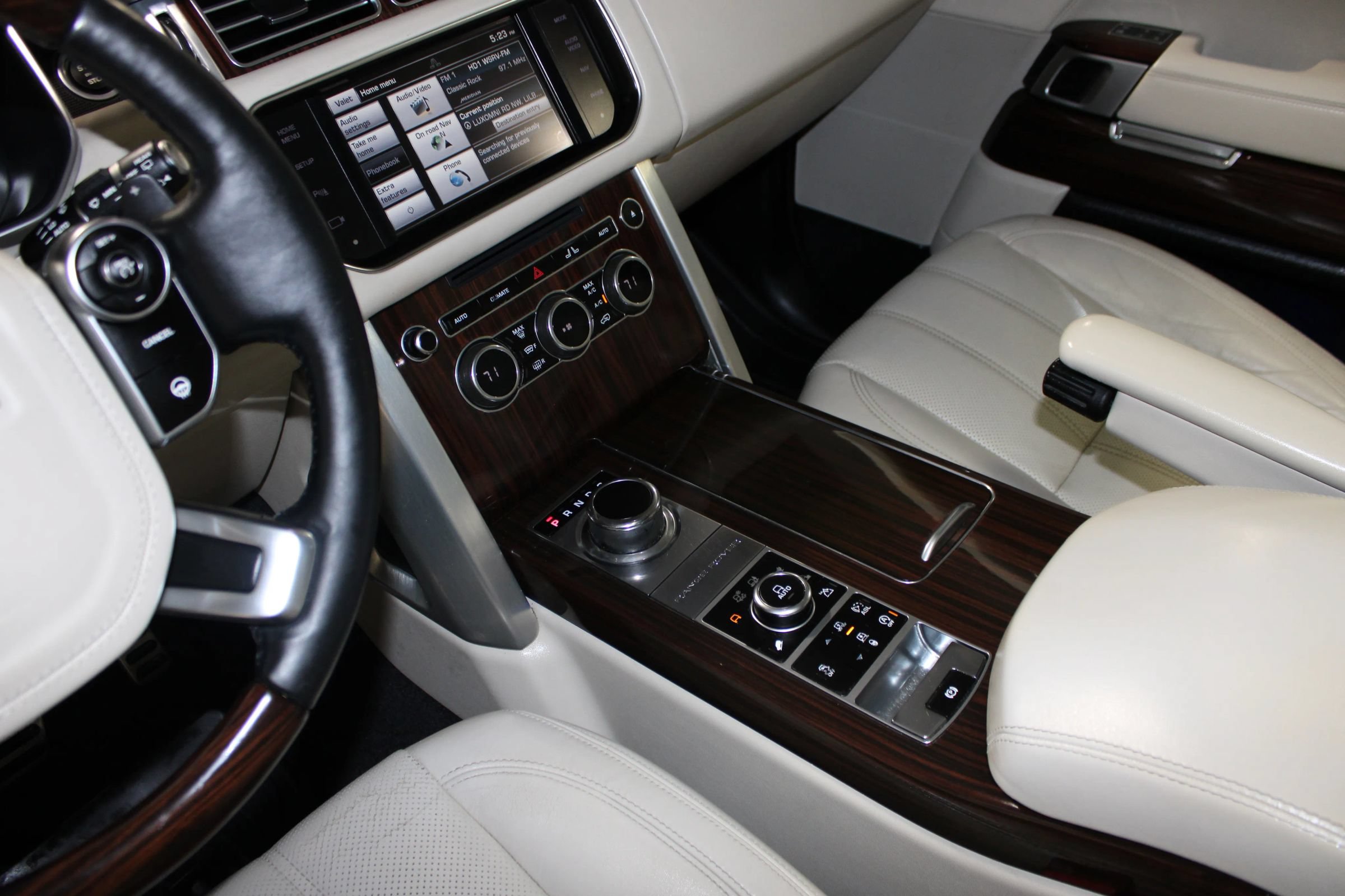 Used 2014 Land Rover Range Rover Supercharged AWD/4WD image 17