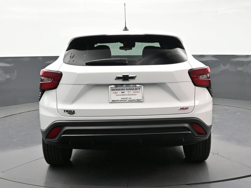 Used 2024 Chevrolet Trax RS FWD image 4