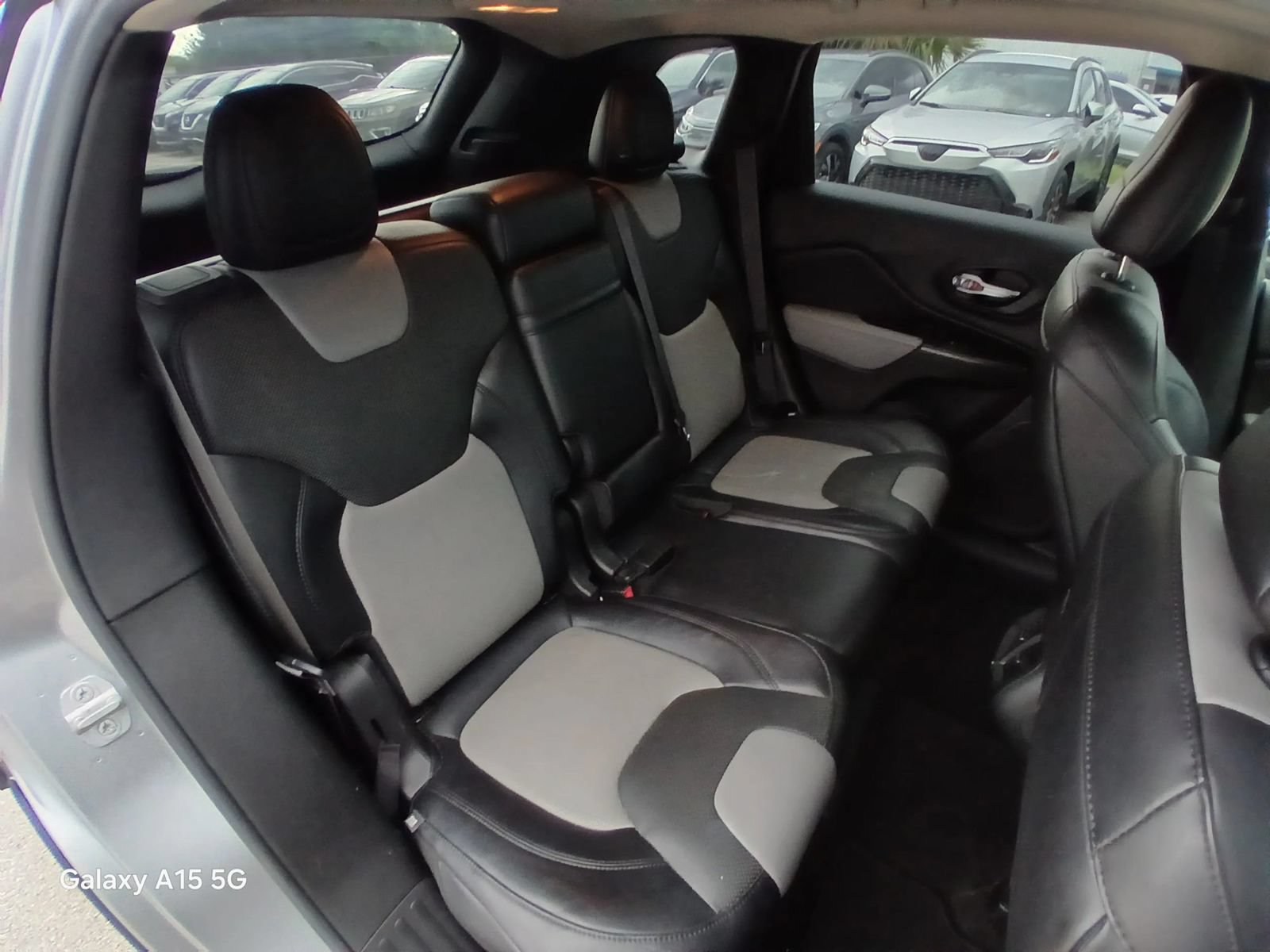 Used 2014 Jeep Cherokee Limited w/ Luxury Group FWD image 13