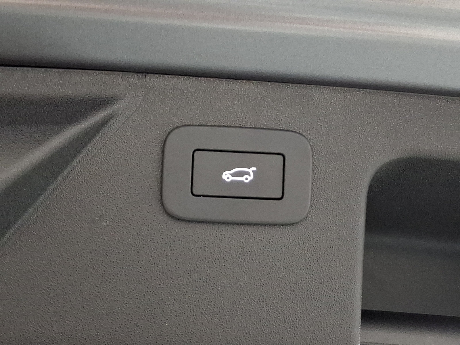 Certified 2025 Land Rover Discovery Sport S AWD/4WD image 27