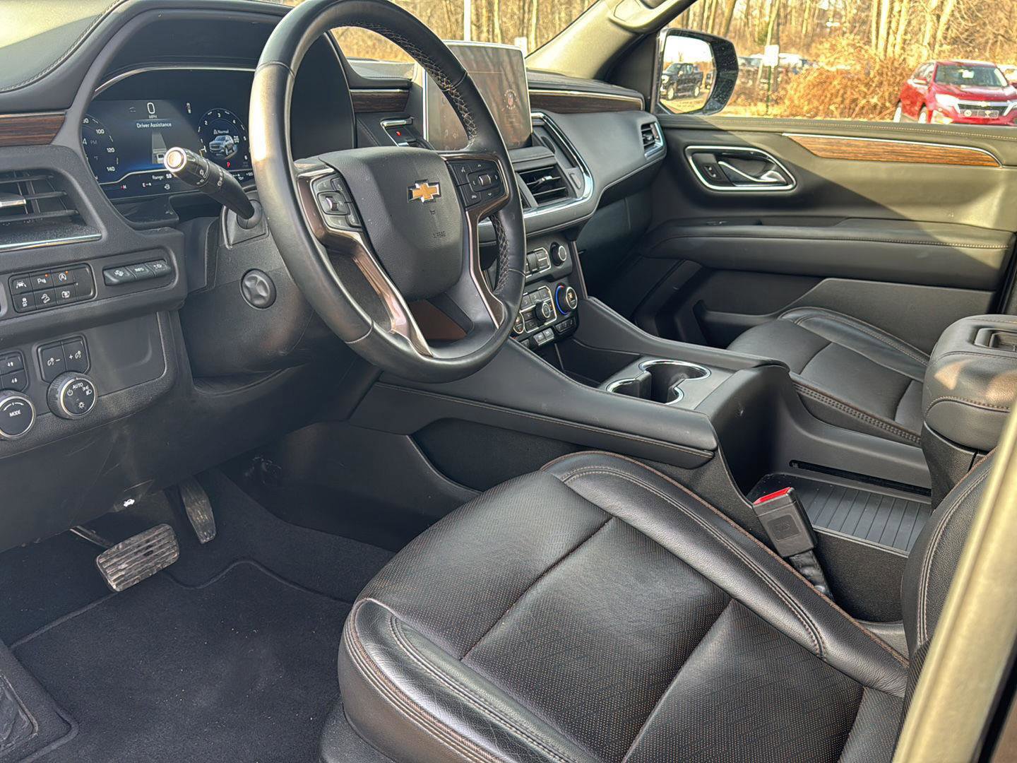 Used 2023 Chevrolet Suburban High Country image 12