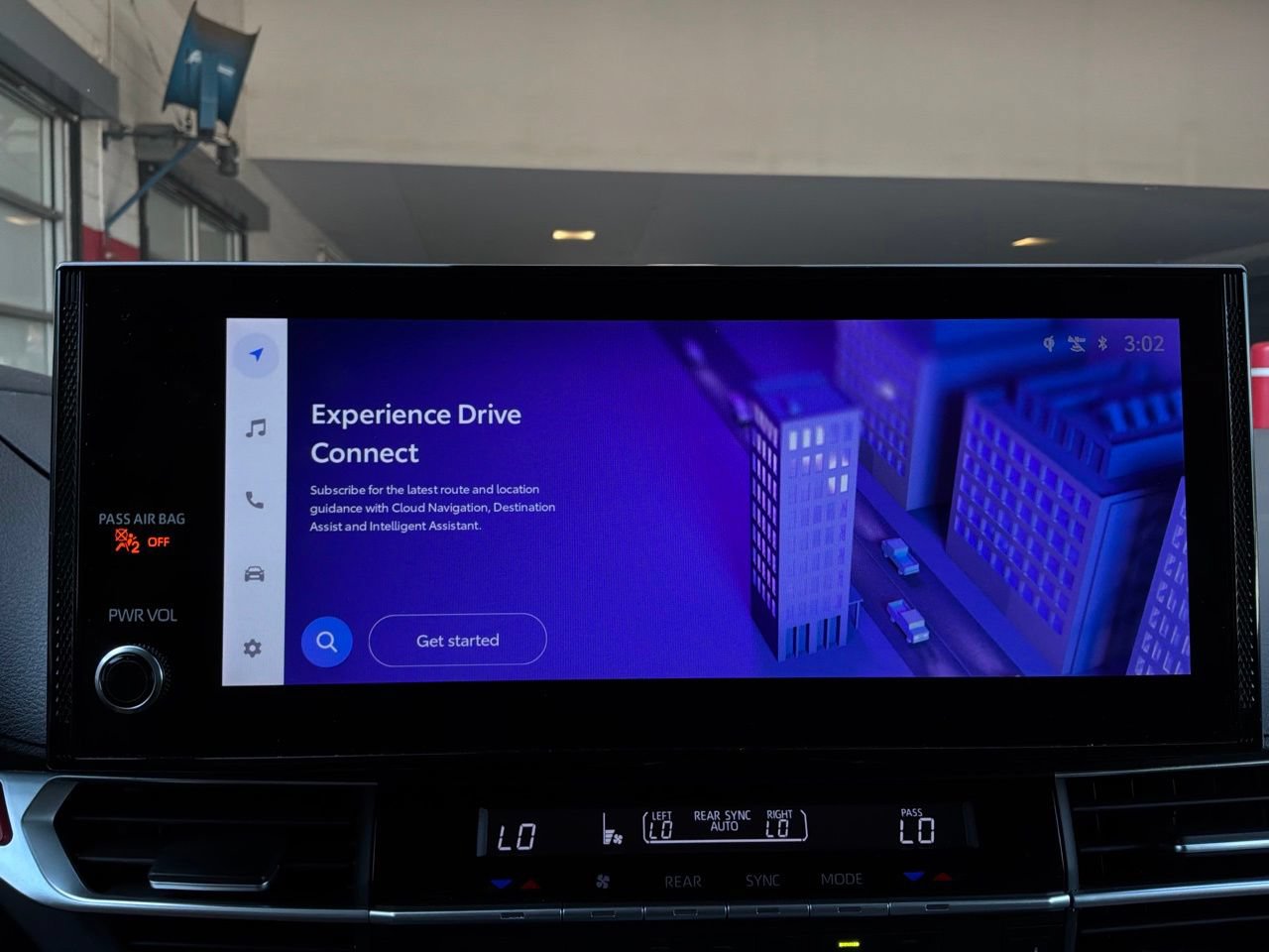 Used 2025 Toyota Sienna XLE FWD image 36
