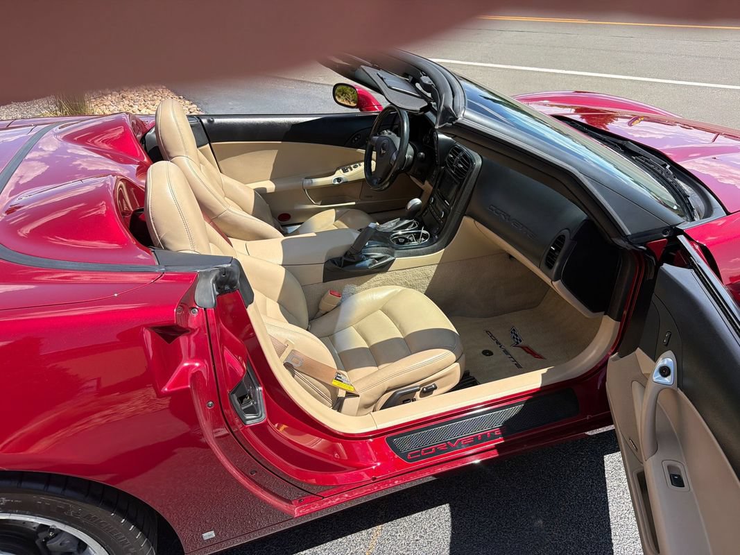 Used 2006 Chevrolet Corvette Convertible w/ Preferred Equipment Group RWD image 45