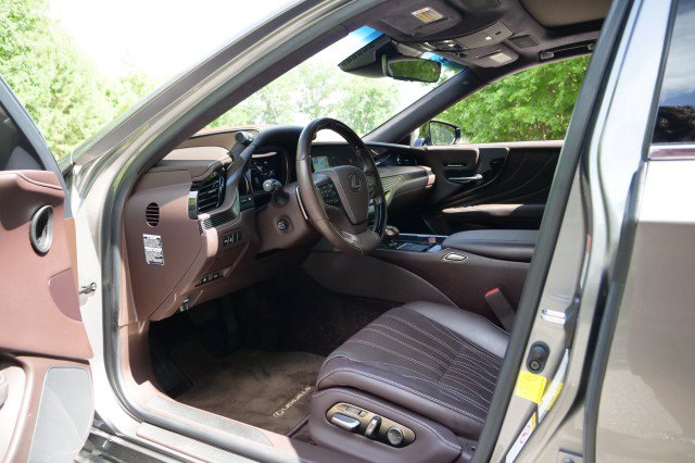 Used 2019 Lexus LS 500 w/ Luxury Package RWD image 30