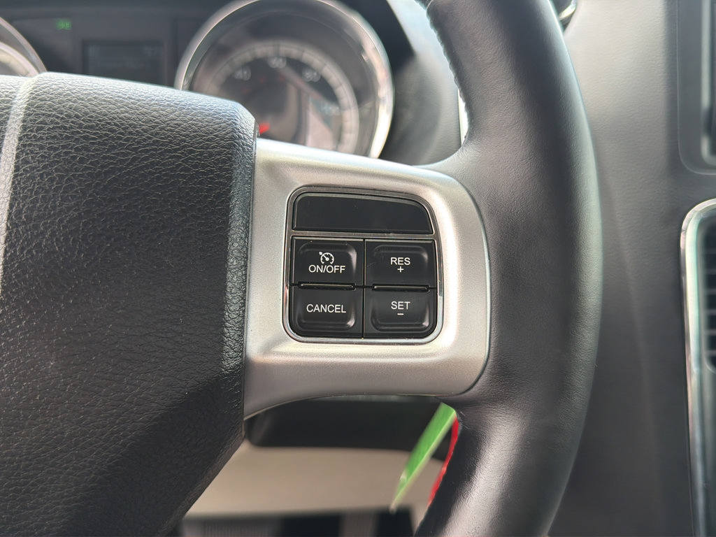 Used 2011 Dodge Grand Caravan Crew w/ Entertainment Group 1 FWD image 46