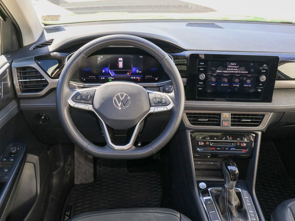 Certified 2025 Volkswagen Taos SE image 17