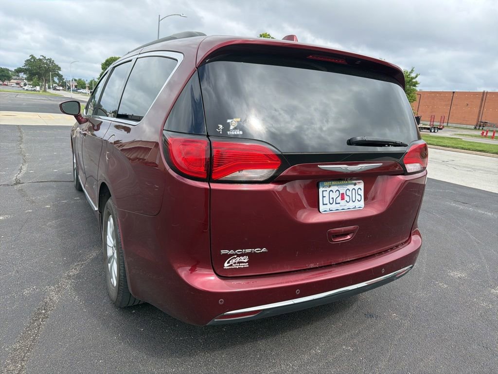 Used 2017 Chrysler Pacifica Touring-L FWD image 7