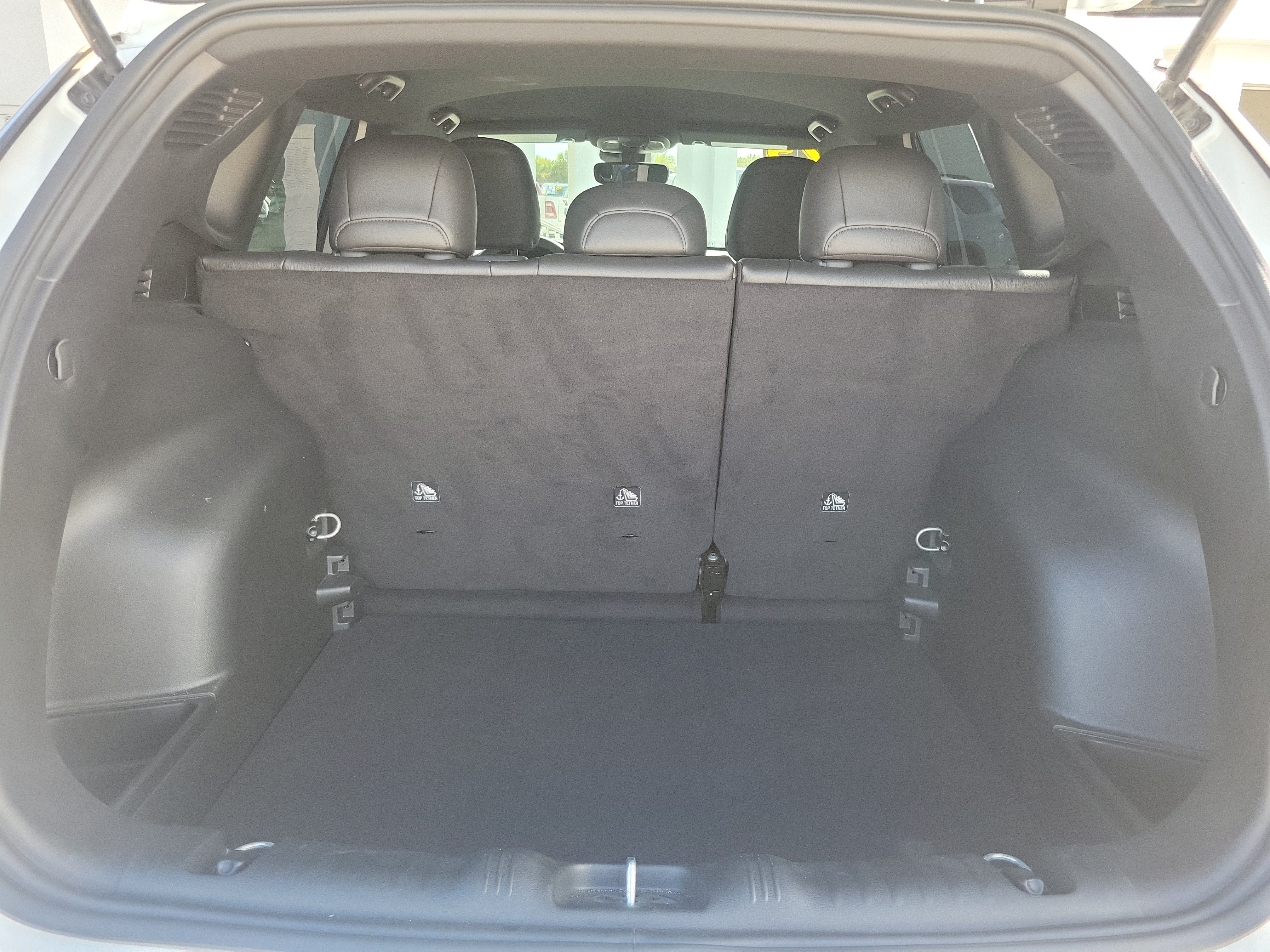 Used 2025 Jeep Compass Latitude AWD/4WD image 7