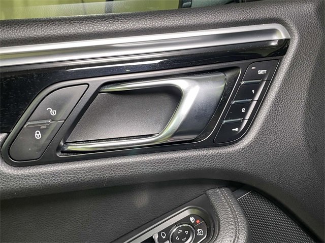 Used 2018 Porsche Macan image 38