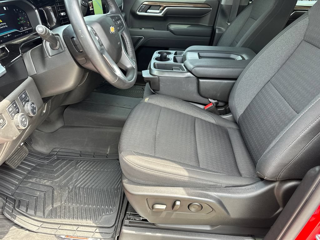 Used 2022 Chevrolet Silverado 1500 LT AWD/4WD image 9