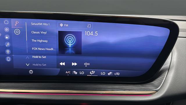 Used 2025 Buick Envision Avenir AWD/4WD image 37