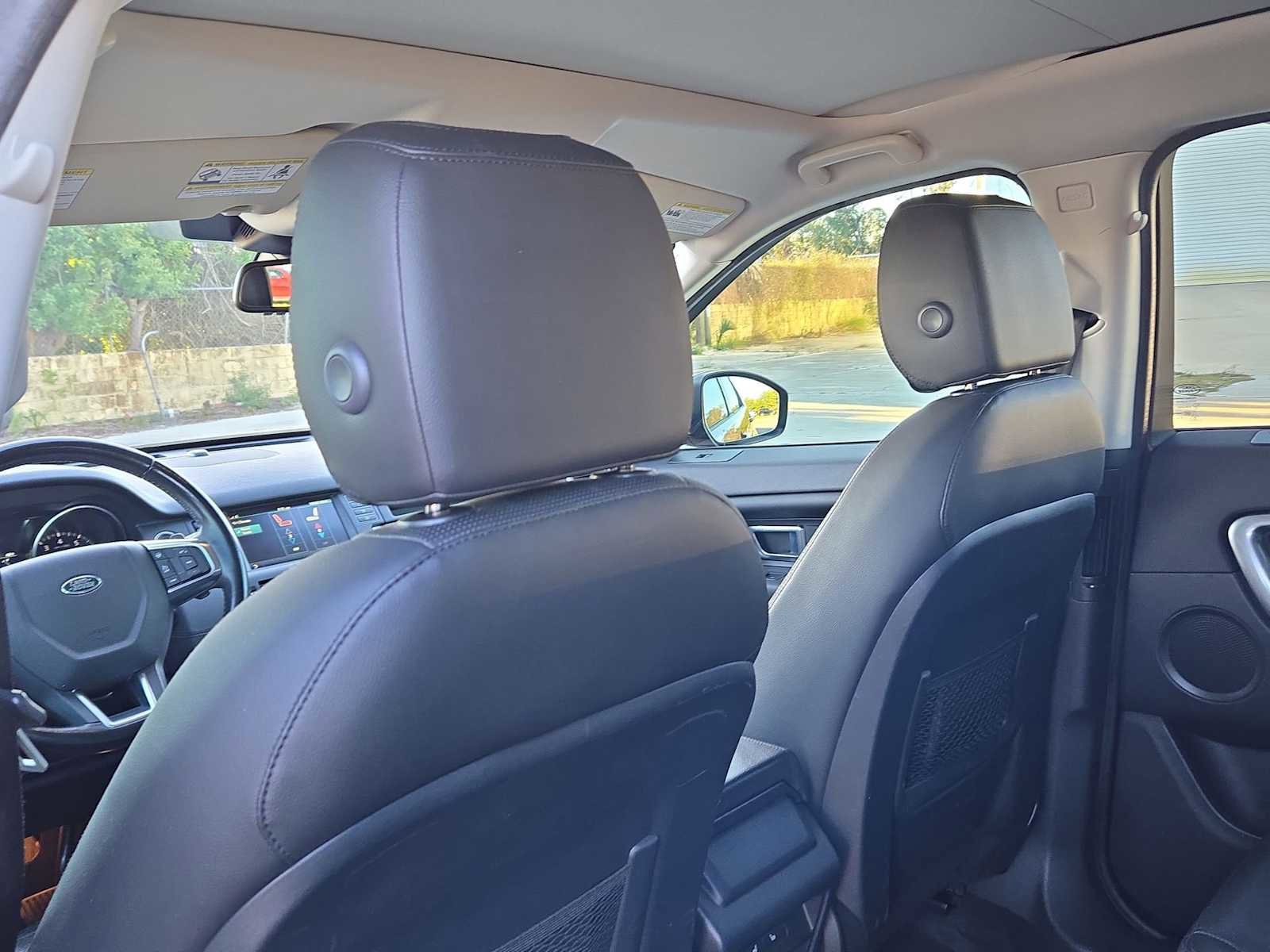 Used 2018 Land Rover Discovery Sport HSE image 25