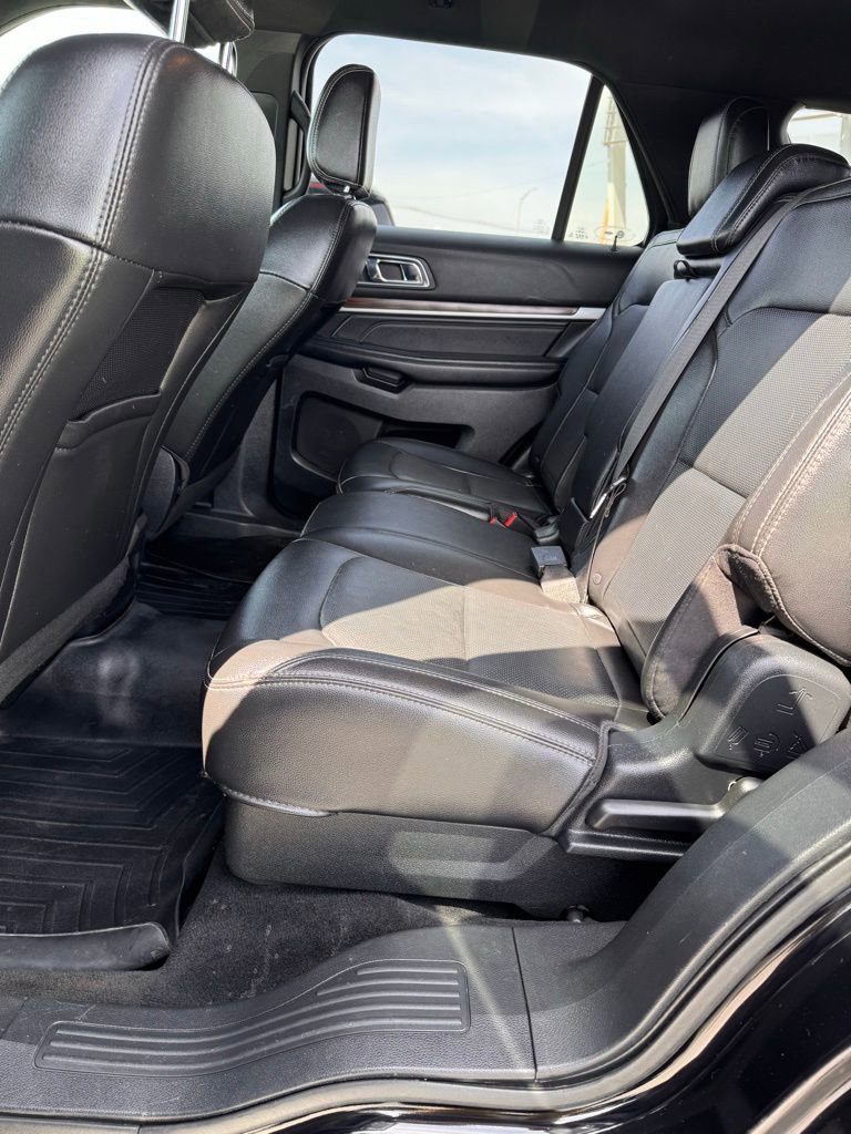 Used 2018 Ford Explorer Limited image 12