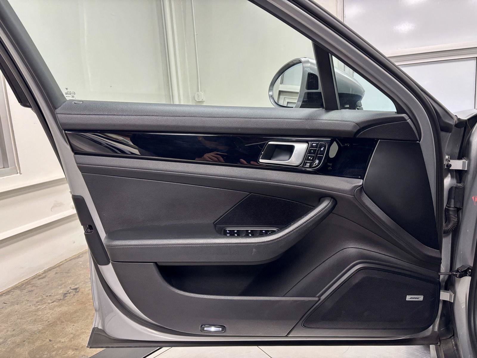Used 2018 Porsche Panamera 4 AWD/4WD image 13
