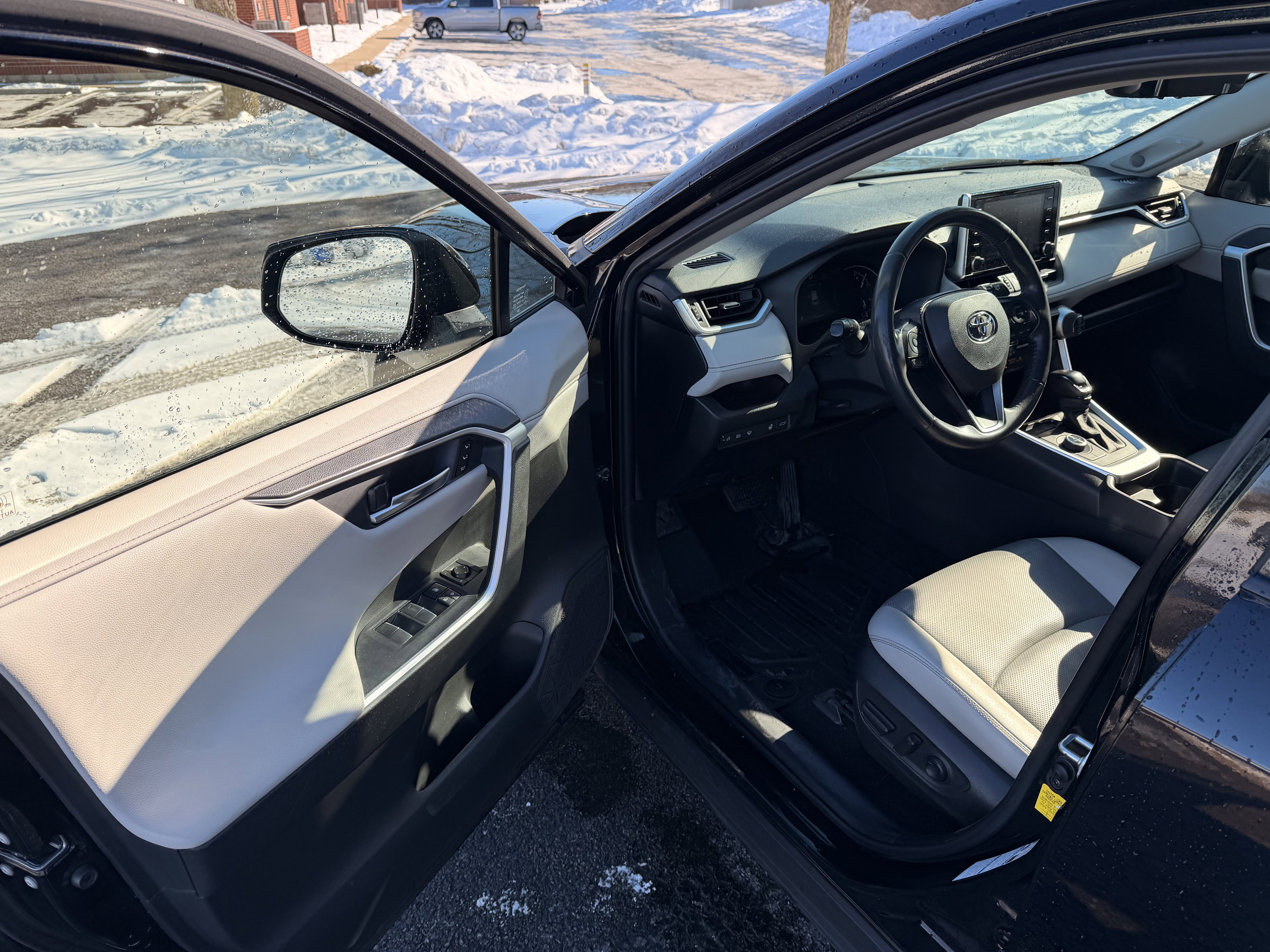 Used 2021 Toyota RAV4 Limited w/ Limited Grade Weather Package image 11