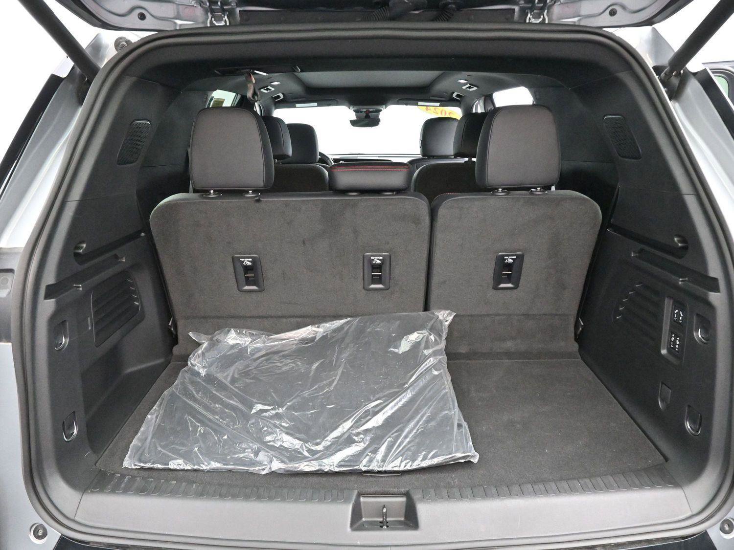 Used 2024 Chevrolet Traverse RS w/ LPO, Floor Liner Package image 9