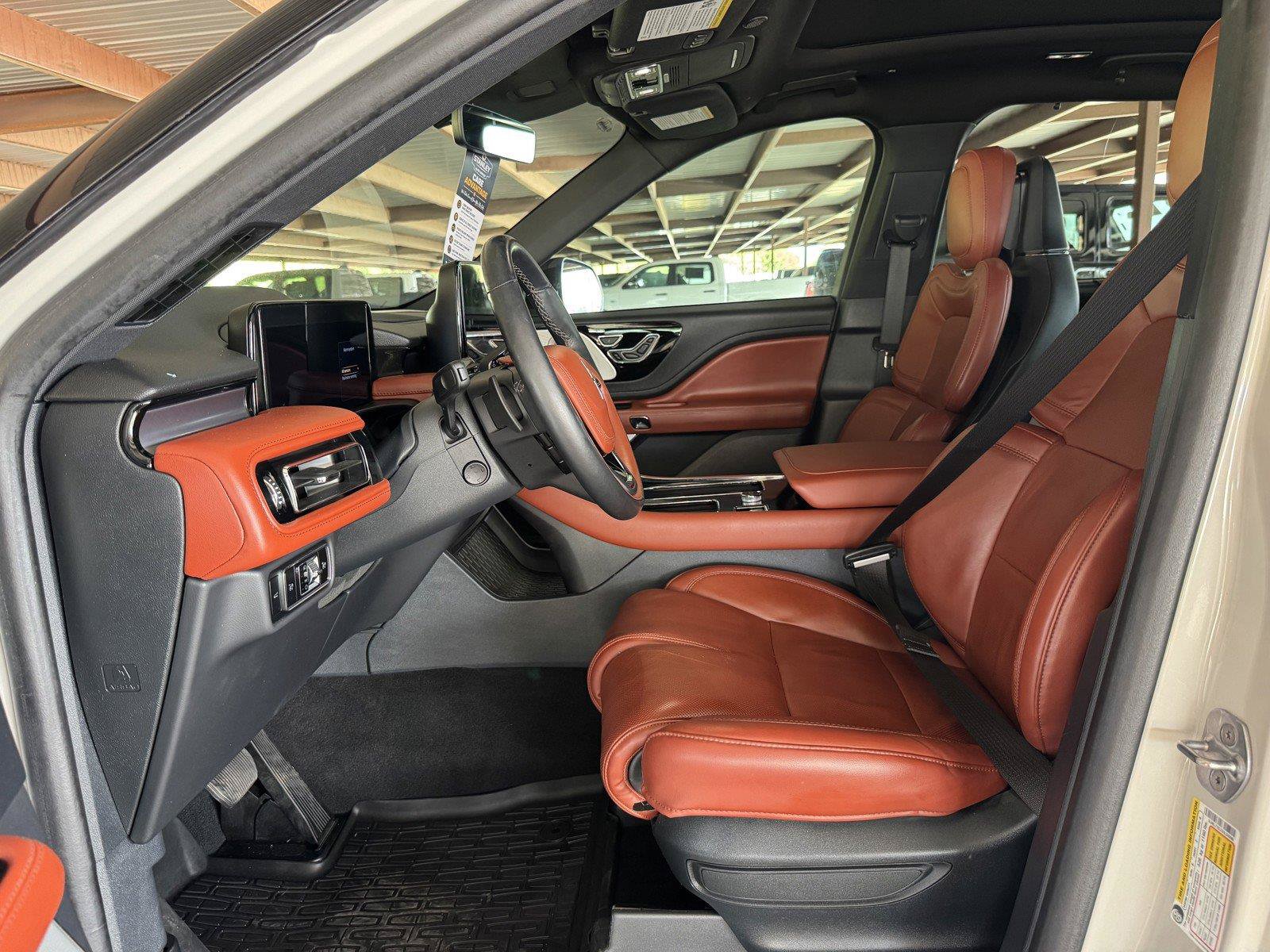Used 2025 Lincoln Aviator Reserve w/ Equipment Group 201A AWD/4WD image 24