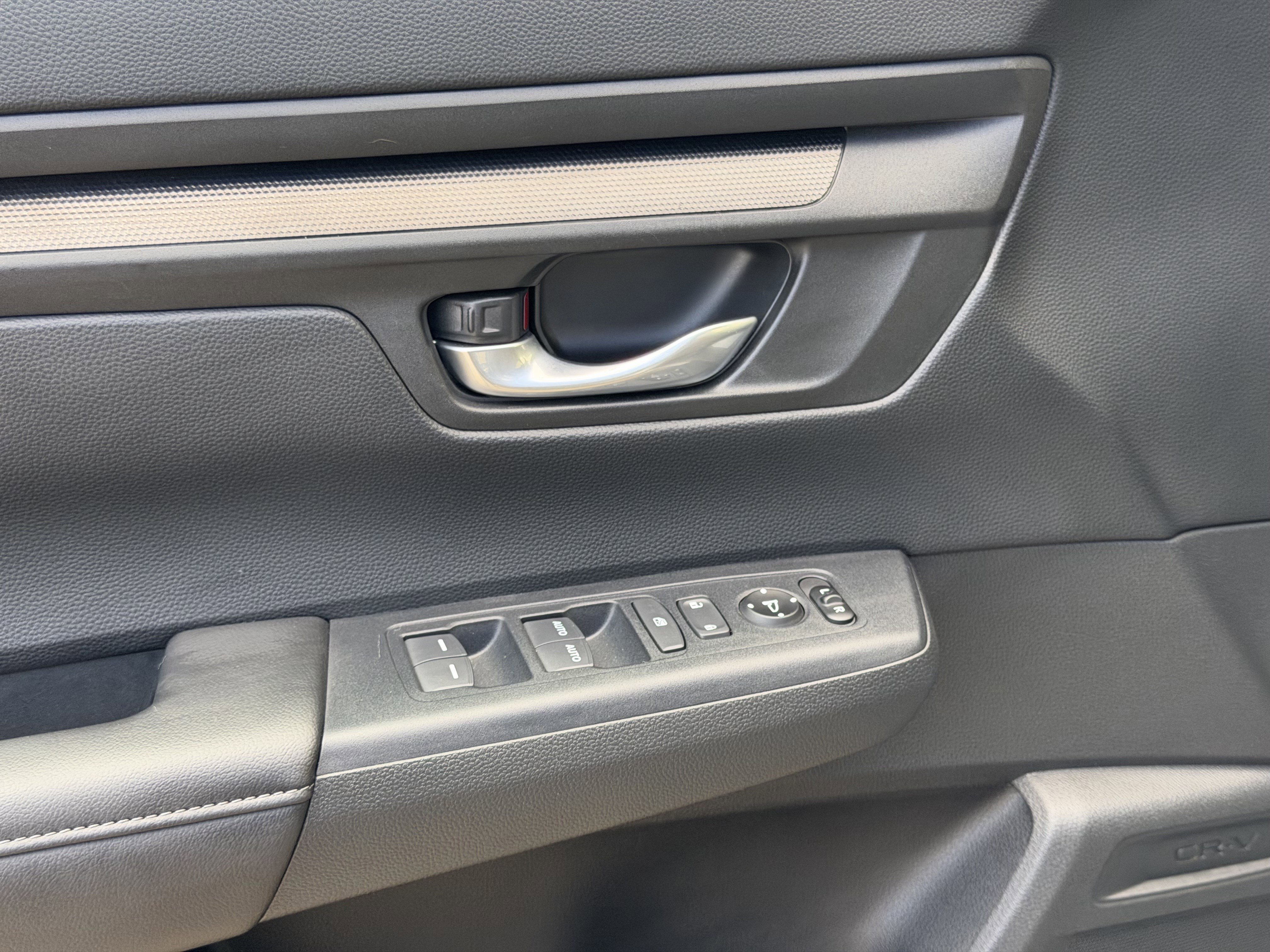 Used 2025 Honda CR-V EX image 11
