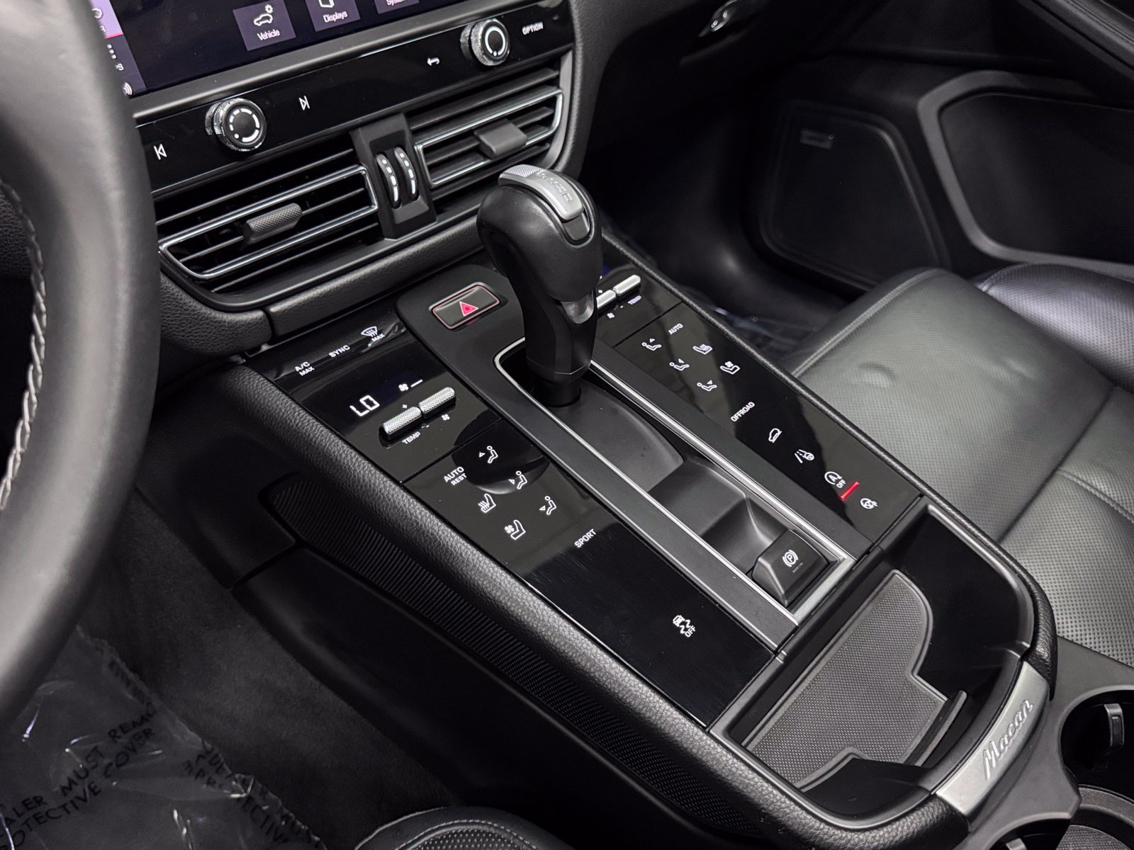 Used 2024 Porsche Macan AWD/4WD image 30