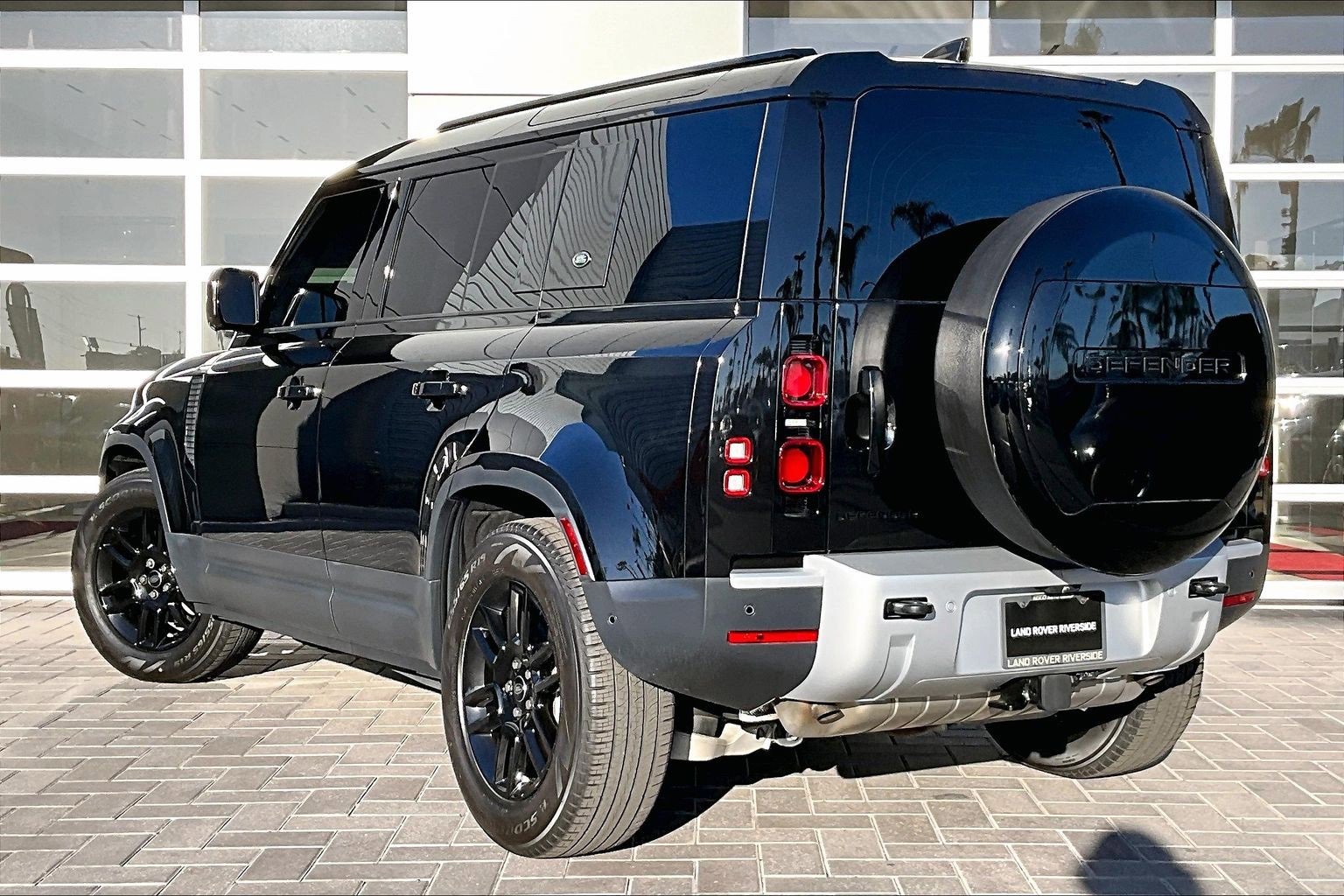 Used 2024 Land Rover Defender 110 S image 12