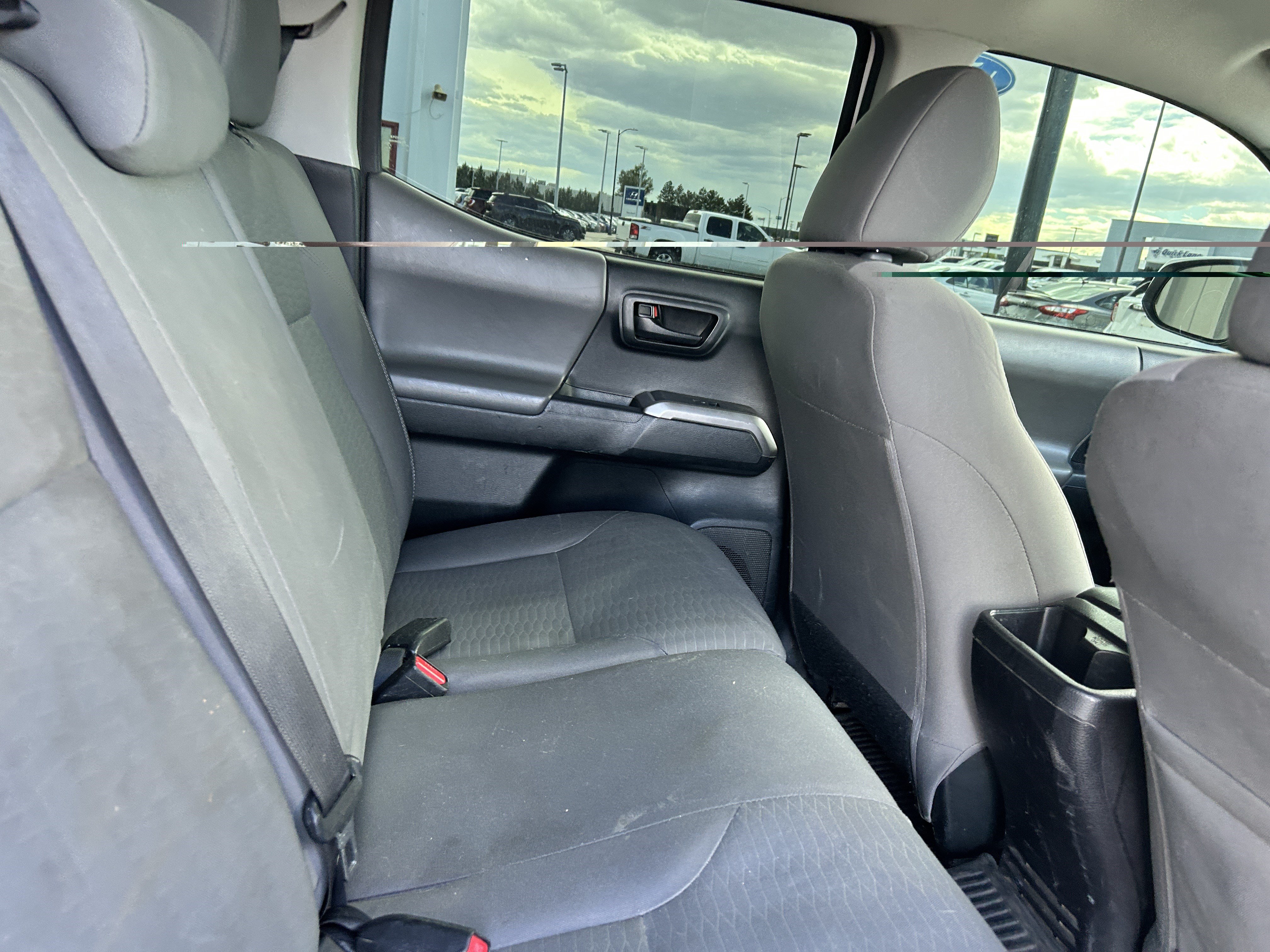 Used 2016 Toyota Tacoma SR5 w/ SR5 Appearance Package (SN) RWD image 11