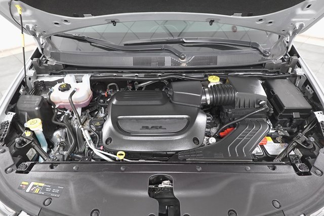 Used 2024 Chrysler Pacifica Touring-L image 29