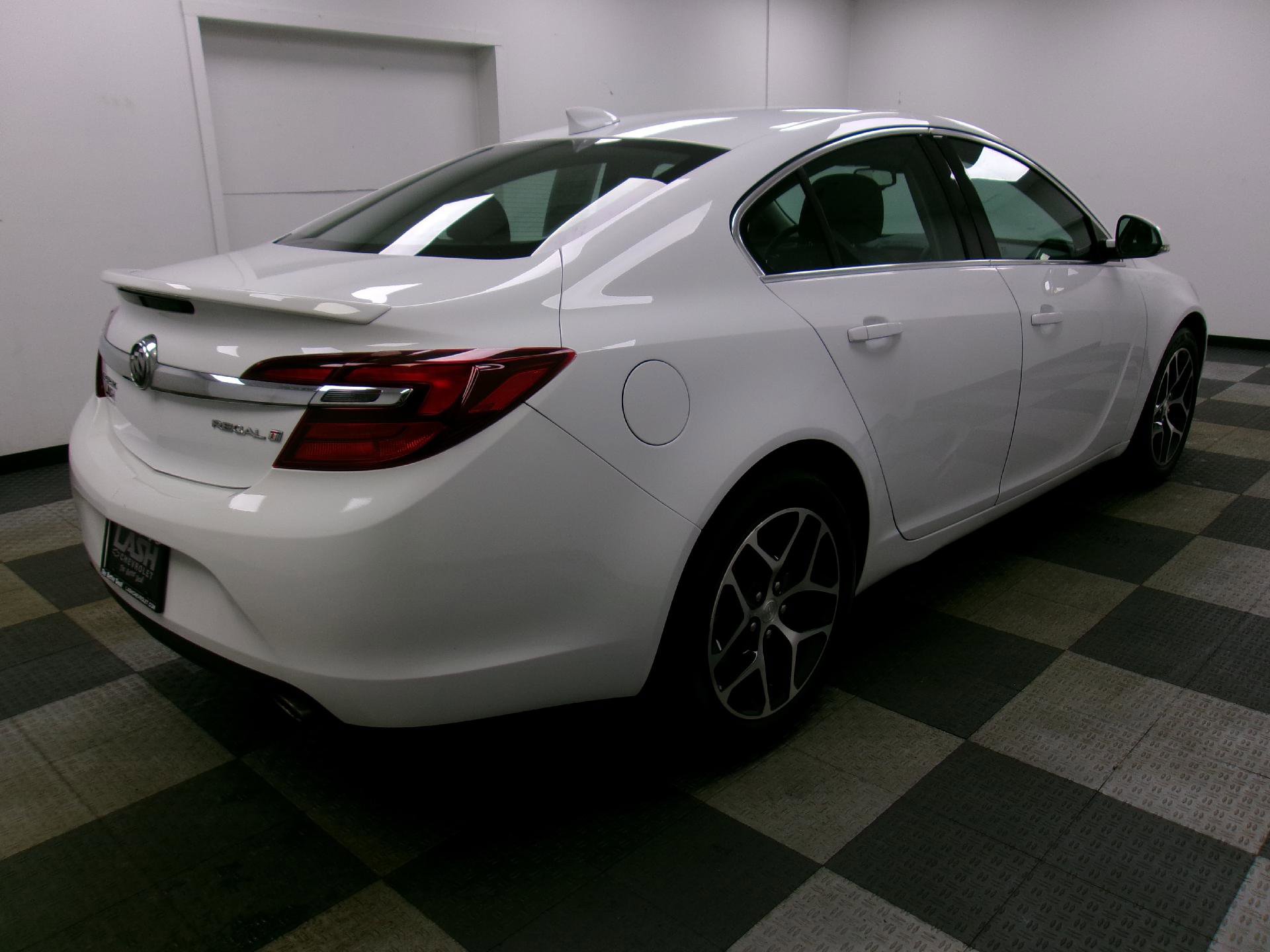 Used 2017 Buick Regal Sport Touring image 13