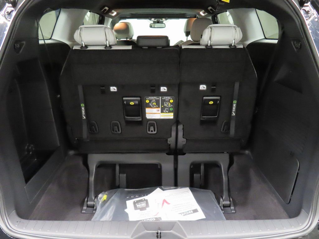 Used 2025 Toyota Sienna XSE image 31