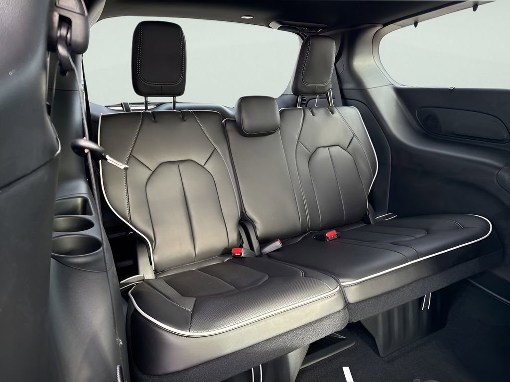 New 2026 Chrysler Pacifica Limited w/ Uconnect Theater Family Group AWD/4WD image 15