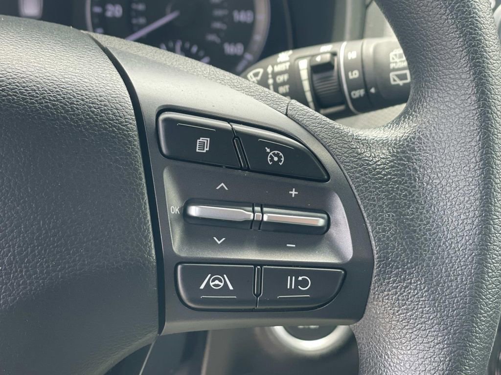 Used 2023 Hyundai Kona SEL FWD image 9