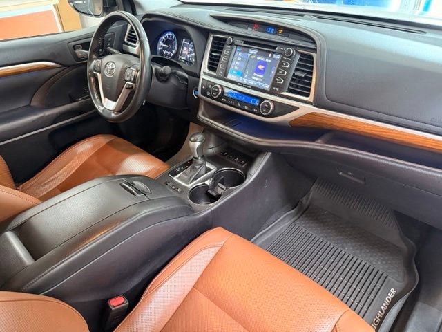 Used 2017 Toyota Highlander AWD V6 image 28