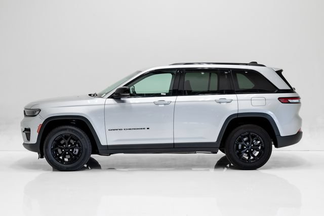 Certified 2024 Jeep Grand Cherokee Altitude AWD/4WD image 29