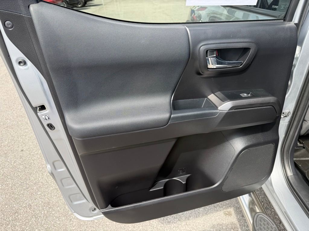 Used 2019 Toyota Tacoma TRD Off-Road image 16