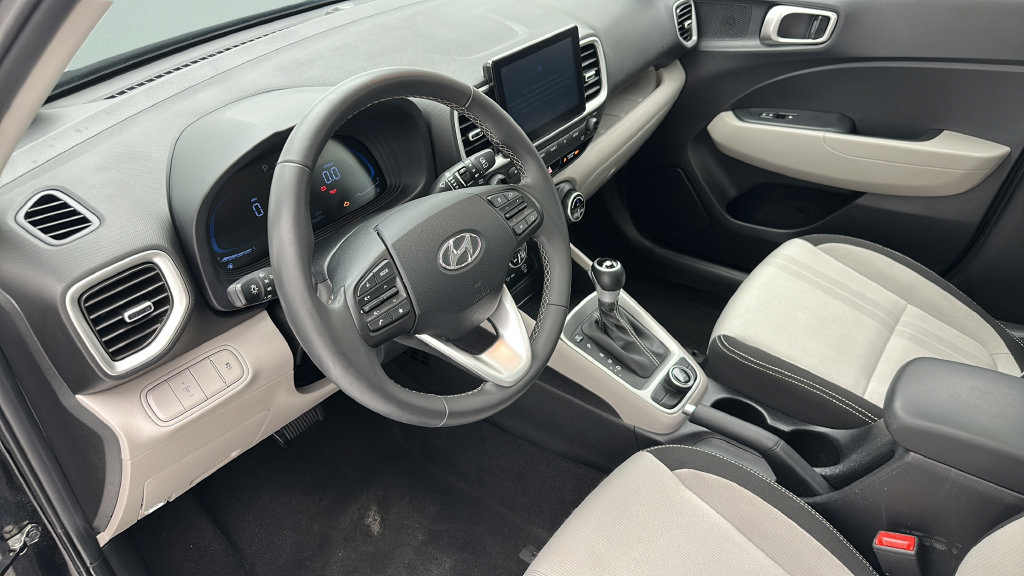 Used 2025 Hyundai Venue SEL FWD image 11