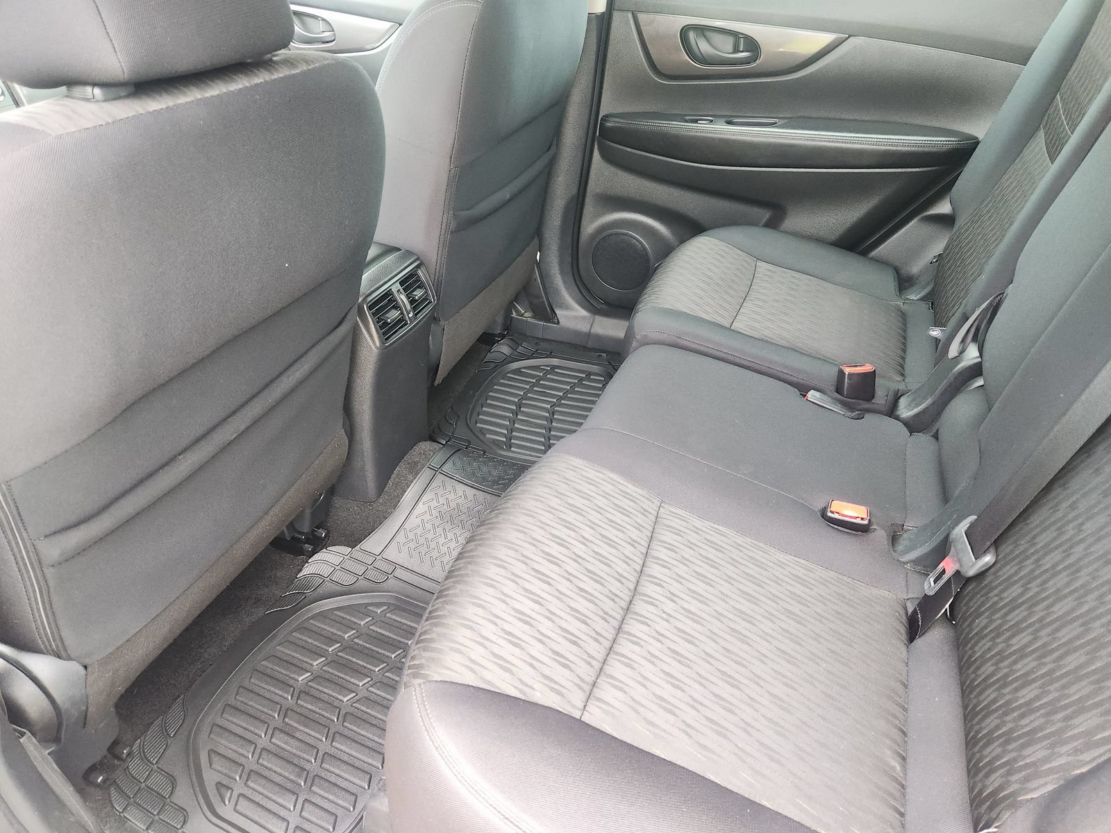 Used 2019 Nissan Rogue S FWD image 33