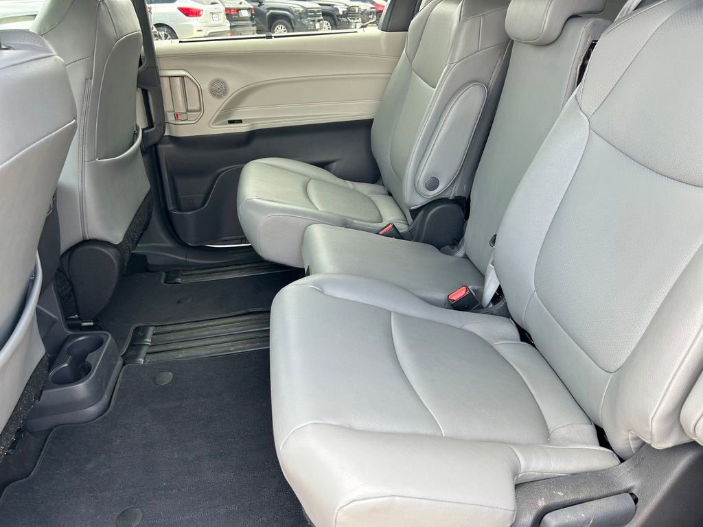 Used 2024 Toyota Sienna XLE w/ XLE Plus Package FWD image 16