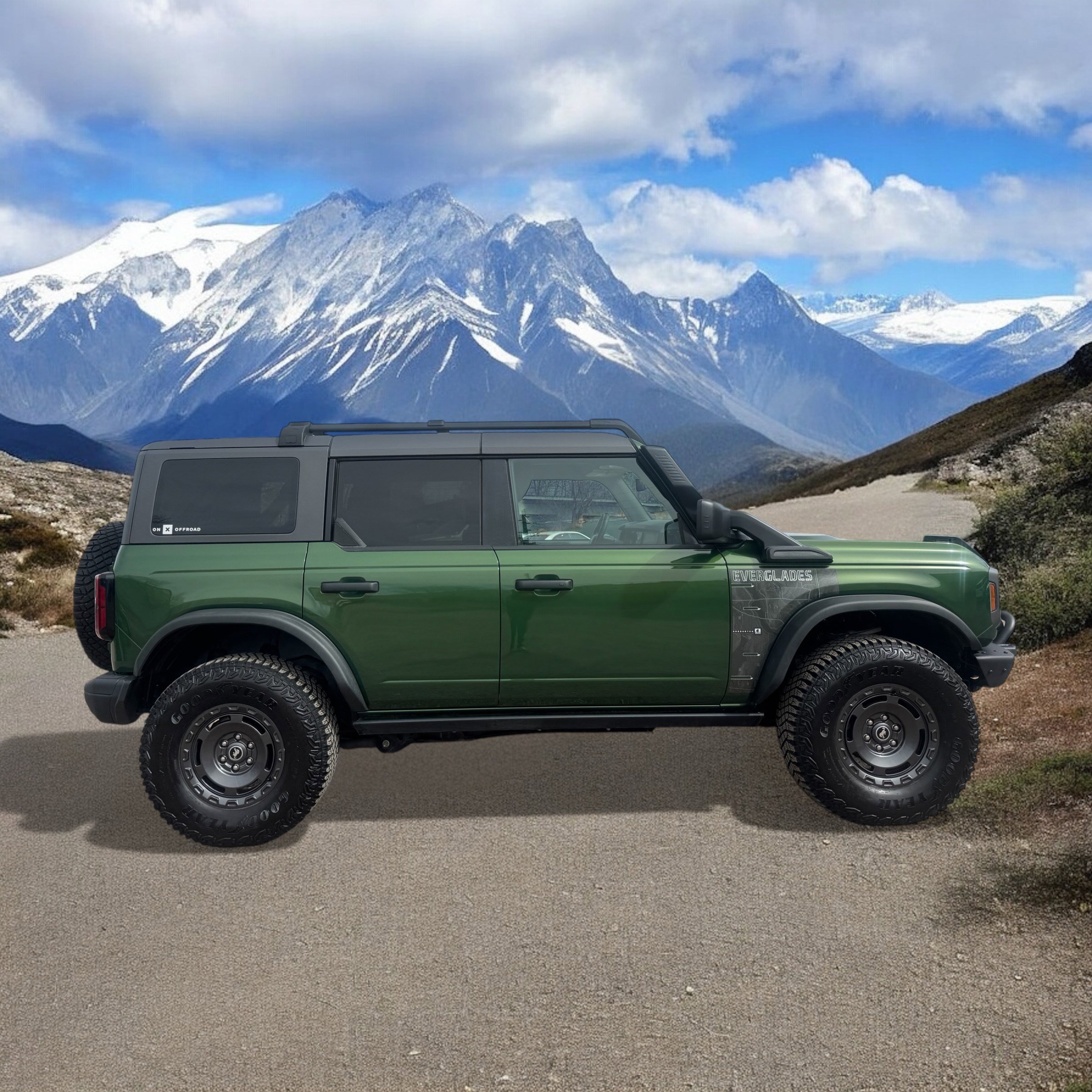 Used 2024 Ford Bronco Everglades image 6