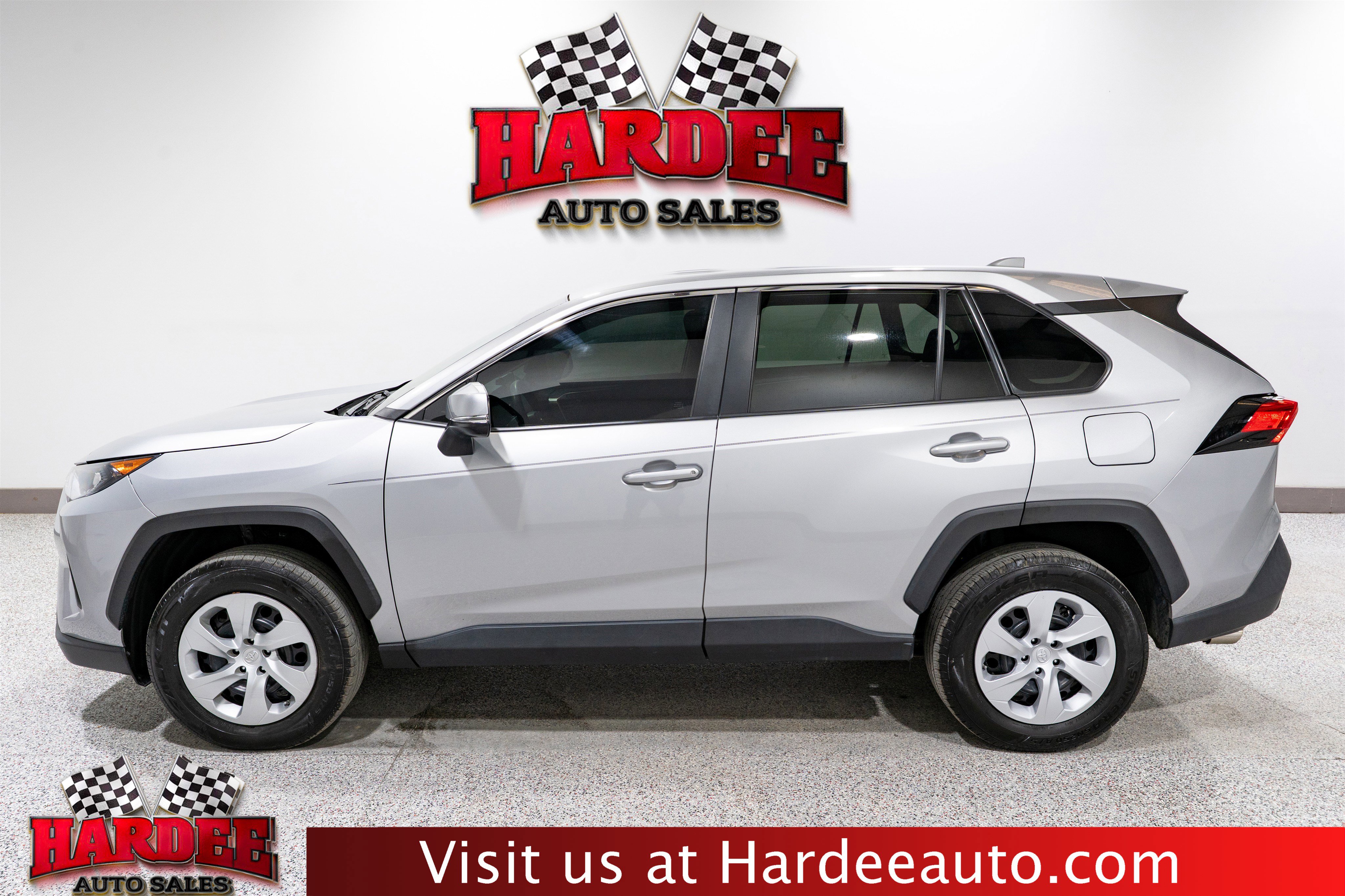 Used 2022 Toyota RAV4 LE FWD image 1