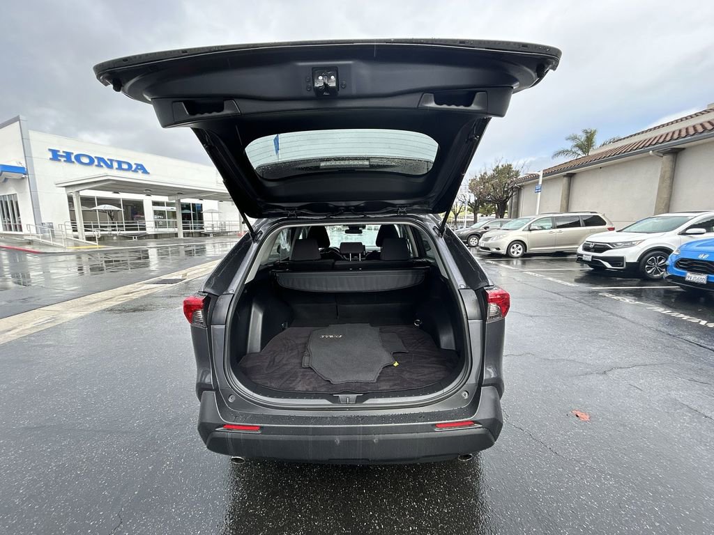 Used 2020 Toyota RAV4 LE image 23