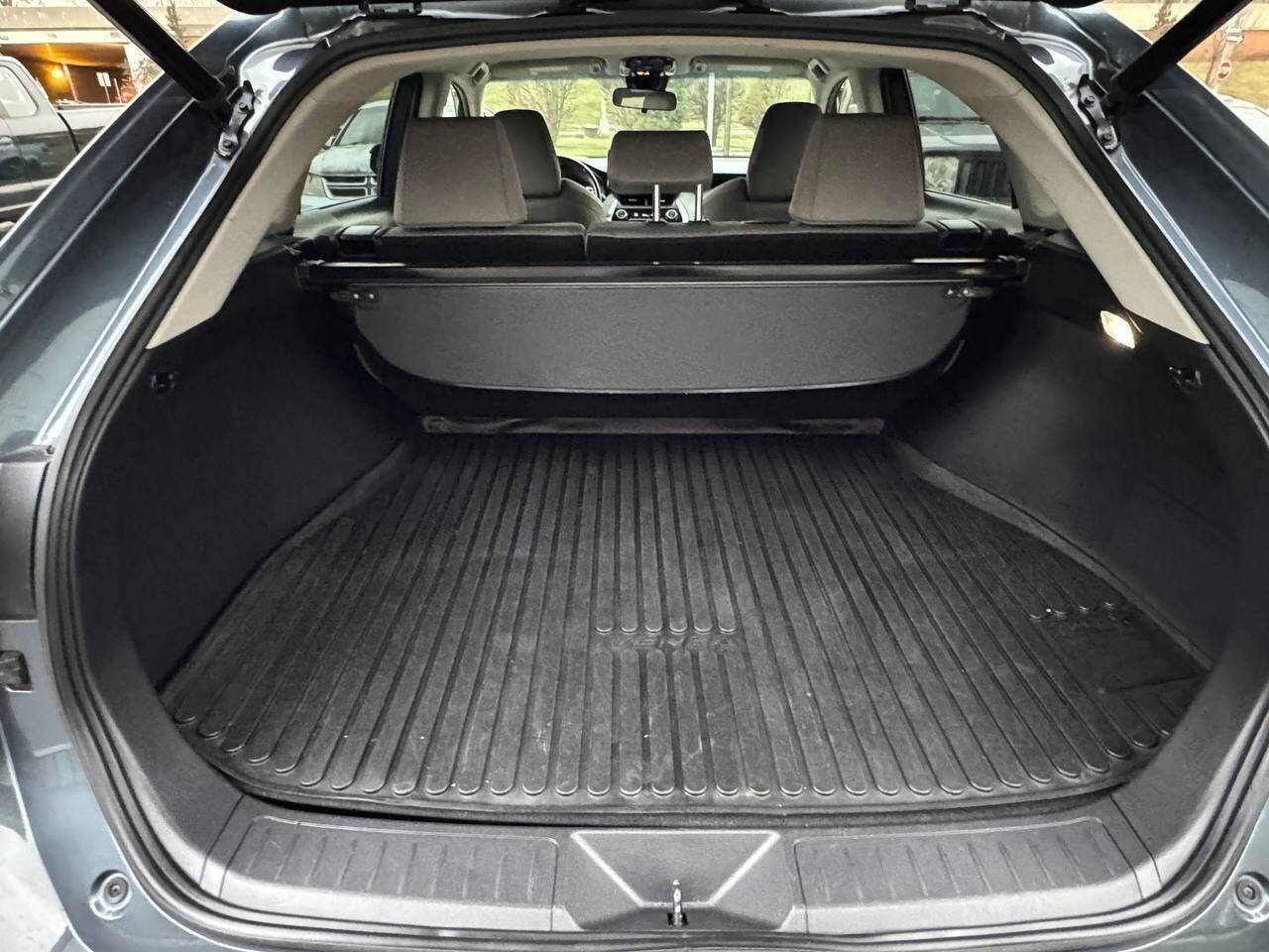 Used 2022 Toyota Venza LE AWD/4WD image 23